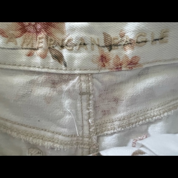 AE Floral Jean Shorts - Picture 5 of 6